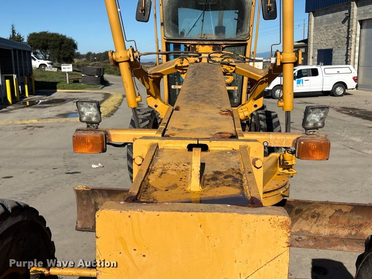 image for item EC8156 1998 John Deere 670C motor grader