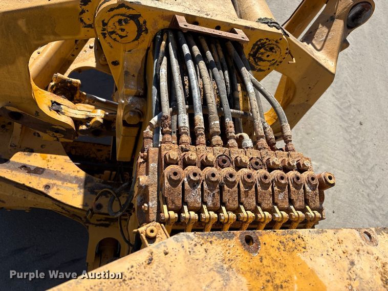 image for item EC8156 1998 John Deere 670C motor grader