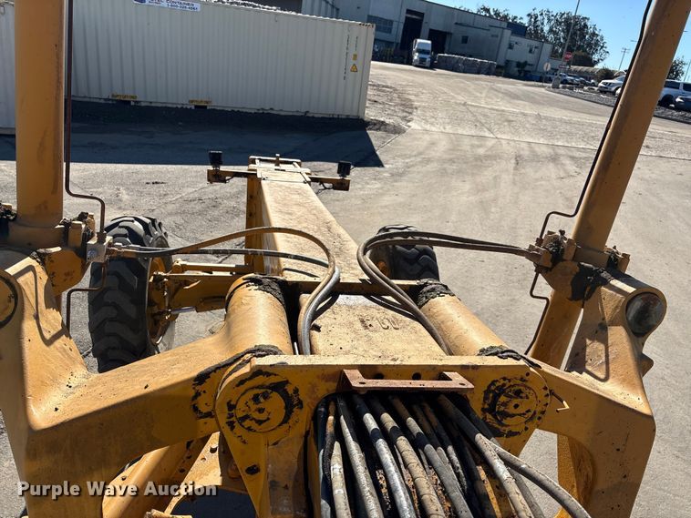 image for item EC8156 1998 John Deere 670C motor grader