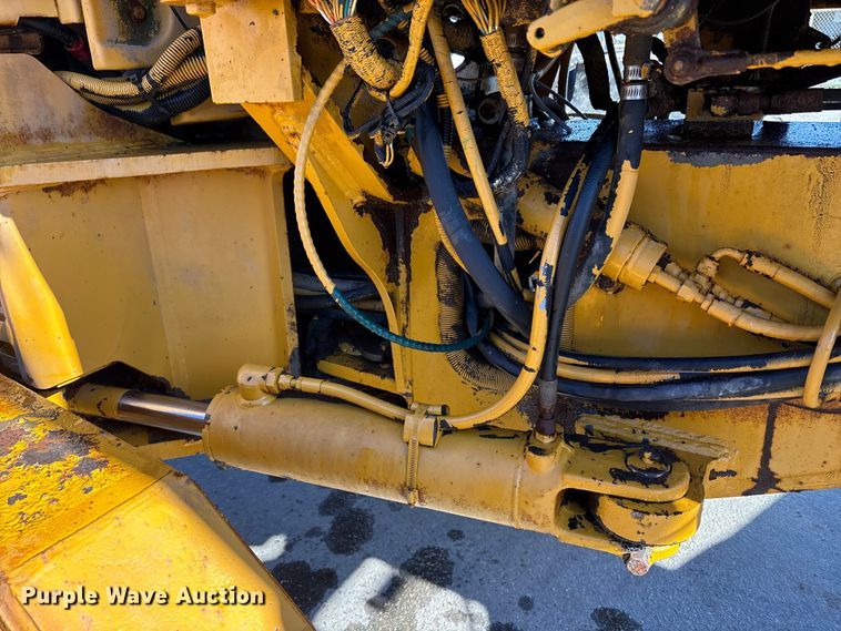 image for item EC8156 1998 John Deere 670C motor grader