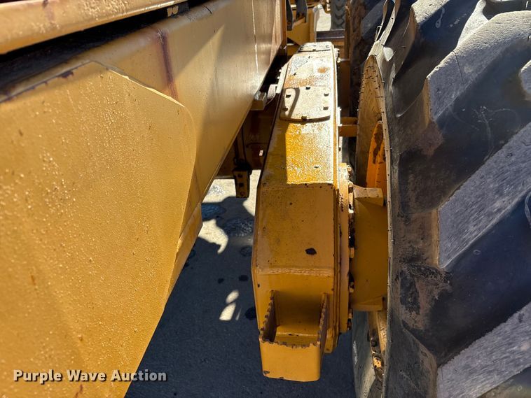 image for item EC8156 1998 John Deere 670C motor grader