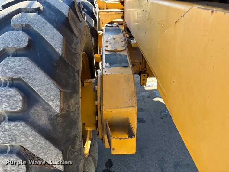 image for item EC8156 1998 John Deere 670C motor grader