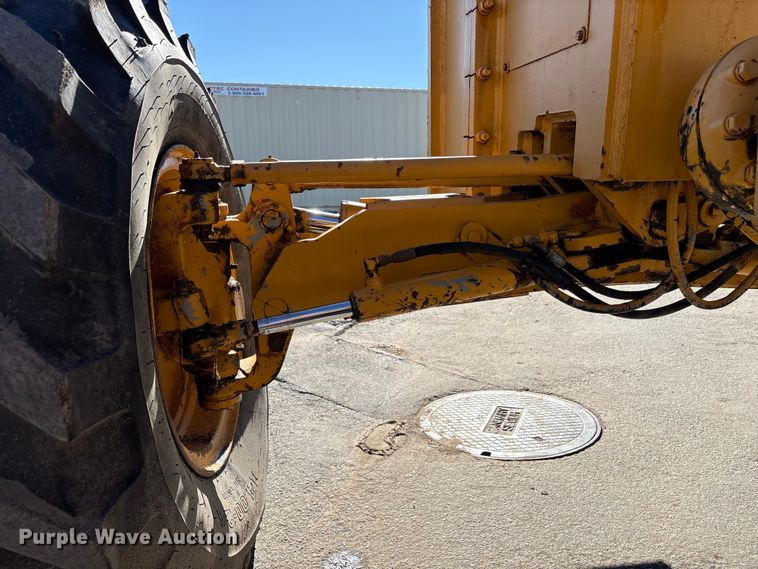 image for item EC8156 1998 John Deere 670C motor grader