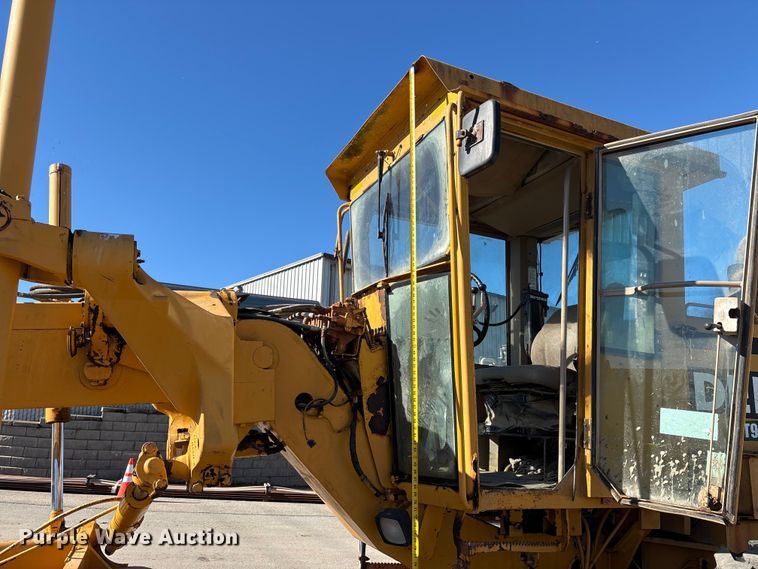 image for item EC8156 1998 John Deere 670C motor grader