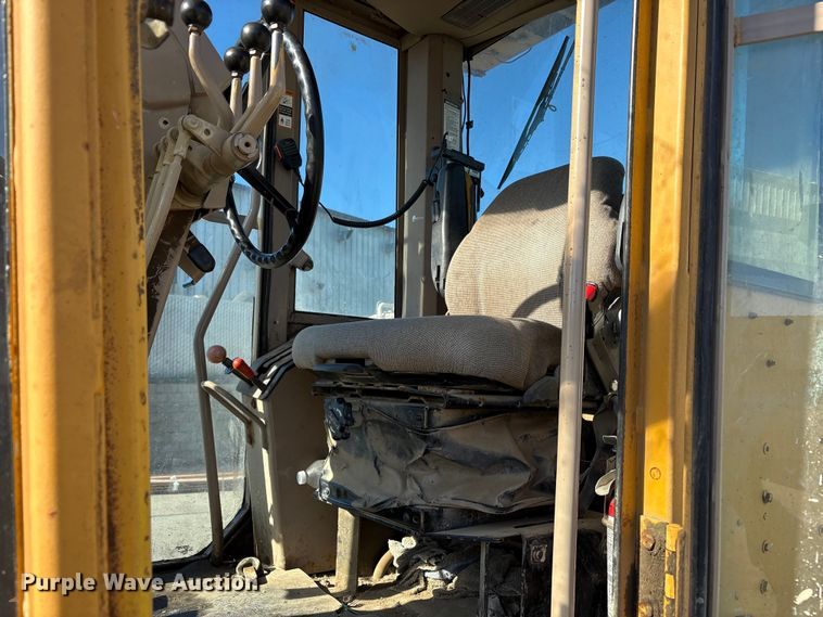 image for item EC8156 1998 John Deere 670C motor grader