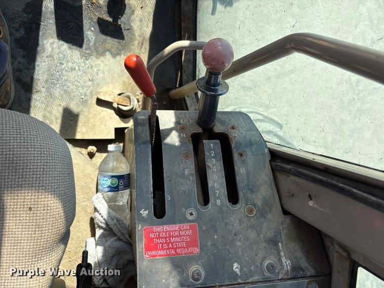 image for item EC8156 1998 John Deere 670C motor grader