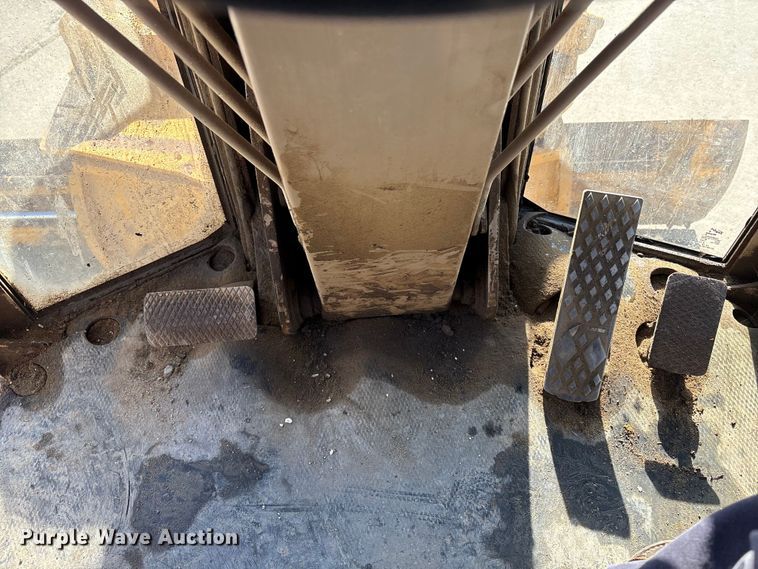 image for item EC8156 1998 John Deere 670C motor grader