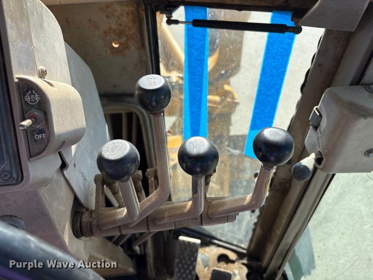 image for item EC8156 1998 John Deere 670C motor grader