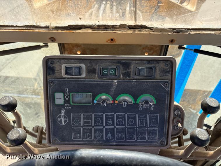 image for item EC8156 1998 John Deere 670C motor grader