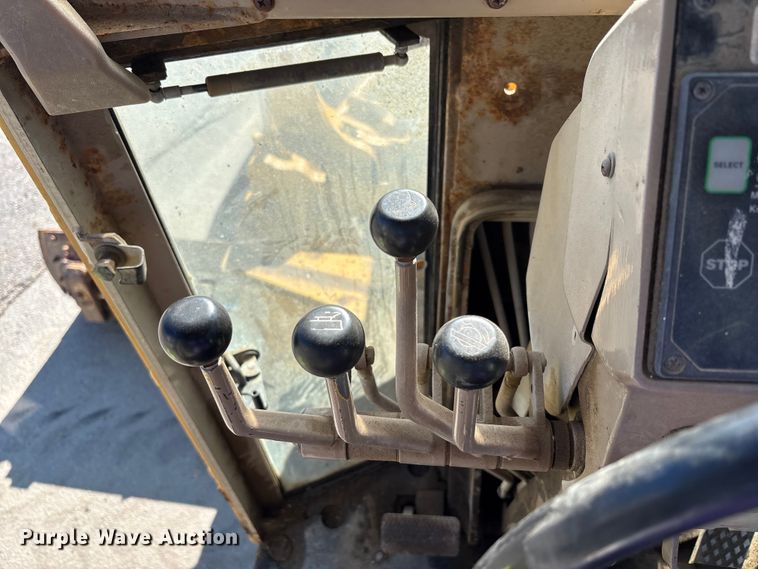 image for item EC8156 1998 John Deere 670C motor grader