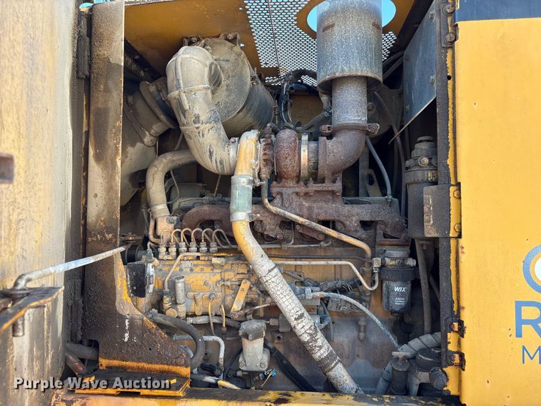 image for item EC8156 1998 John Deere 670C motor grader