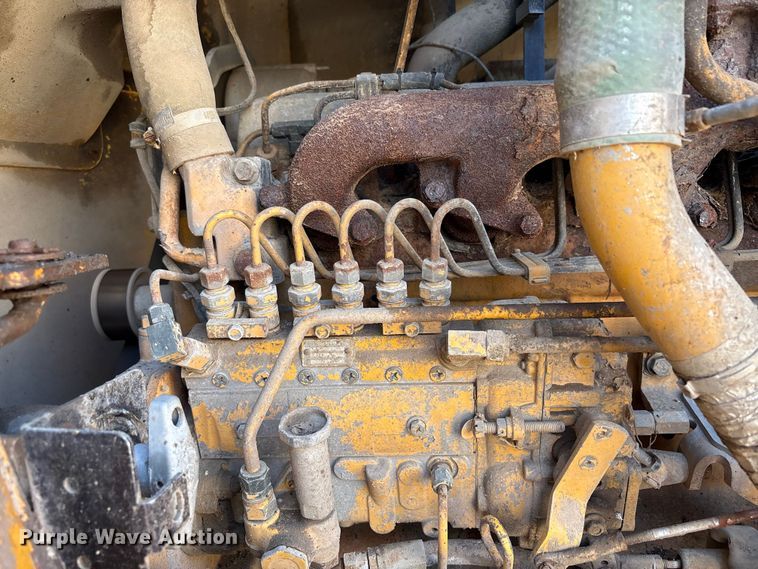 image for item EC8156 1998 John Deere 670C motor grader