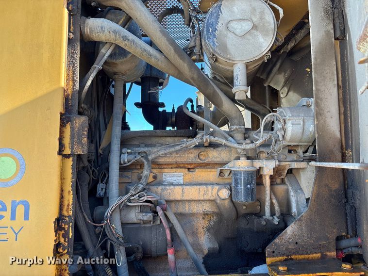 image for item EC8156 1998 John Deere 670C motor grader