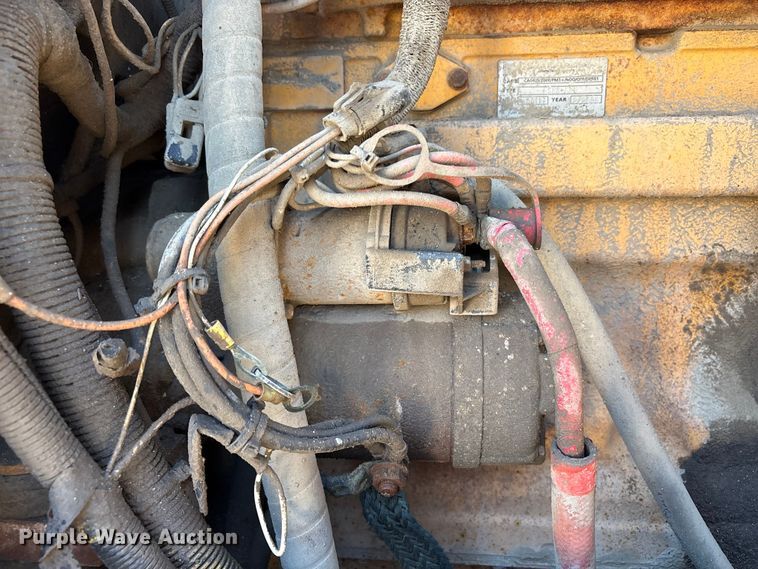 image for item EC8156 1998 John Deere 670C motor grader