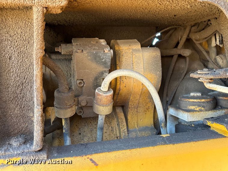 image for item EC8156 1998 John Deere 670C motor grader