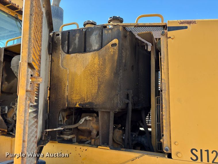 image for item EC8156 1998 John Deere 670C motor grader