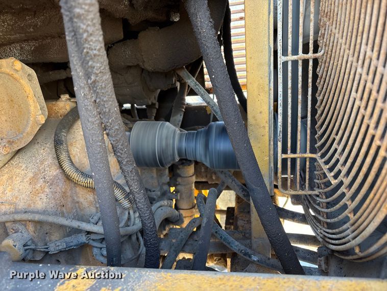 image for item EC8156 1998 John Deere 670C motor grader