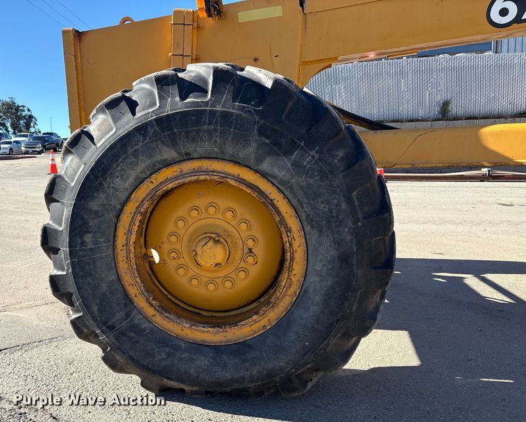 image for item EC8156 1998 John Deere 670C motor grader