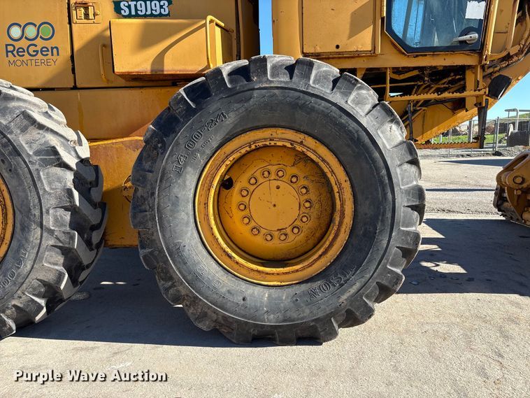 image for item EC8156 1998 John Deere 670C motor grader