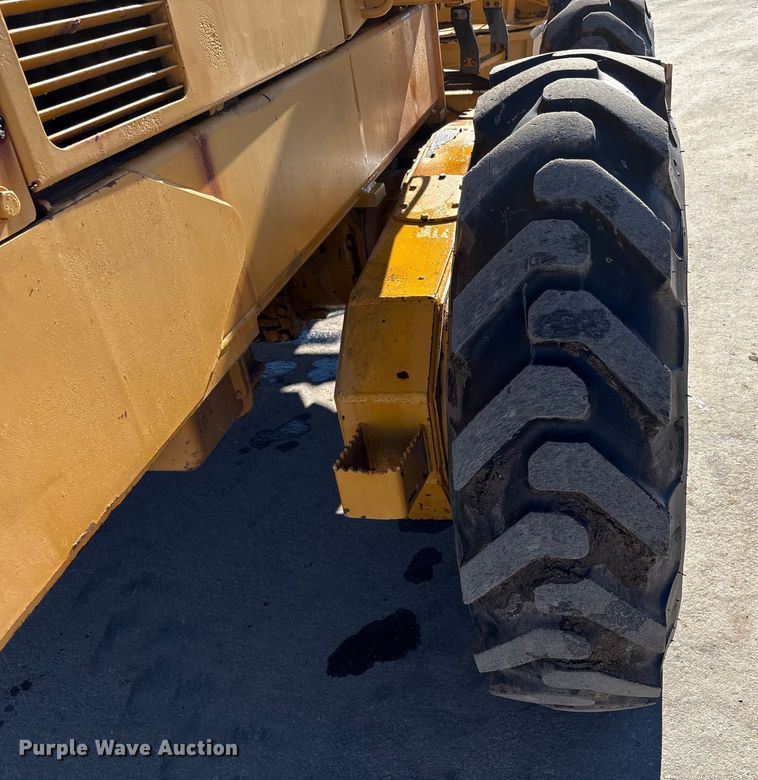 image for item EC8156 1998 John Deere 670C motor grader