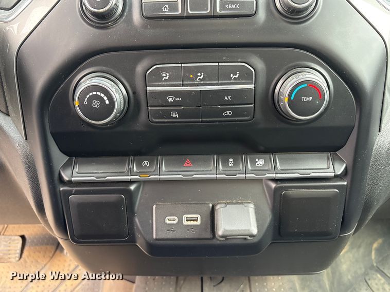 image for item EC8158 2019 Chevrolet Silverado 1500 LT Double Cab pickup truck