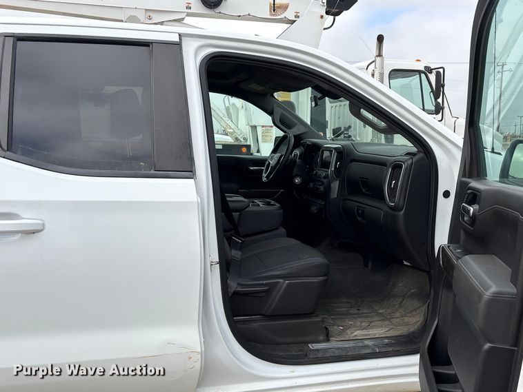 image for item EC8158 2019 Chevrolet Silverado 1500 LT Double Cab pickup truck