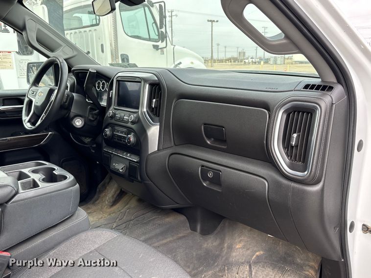 image for item EC8158 2019 Chevrolet Silverado 1500 LT Double Cab pickup truck