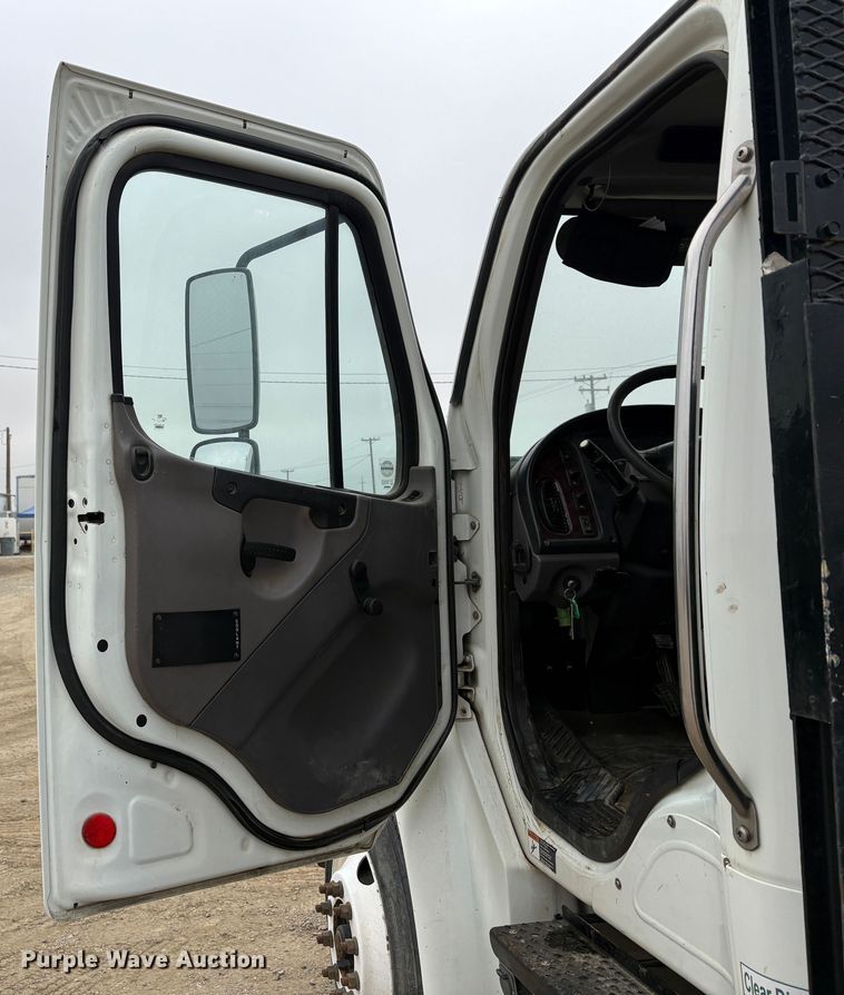 image for item EC8159 2012 Freightliner Business Class M2 flatbed truck