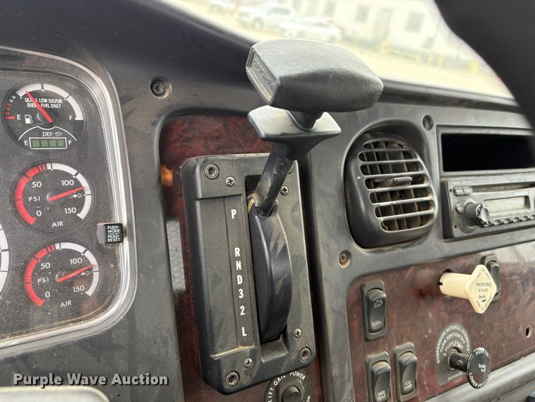 image for item EC8159 2012 Freightliner Business Class M2 flatbed truck