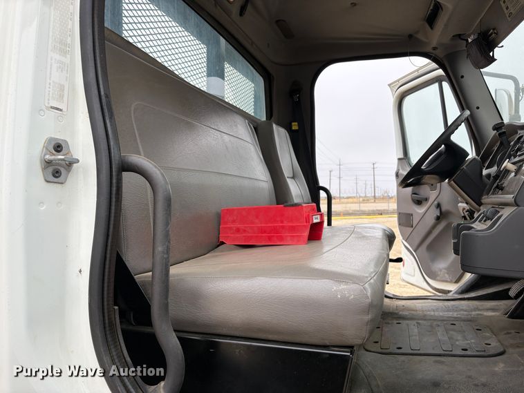 image for item EC8159 2012 Freightliner Business Class M2 flatbed truck