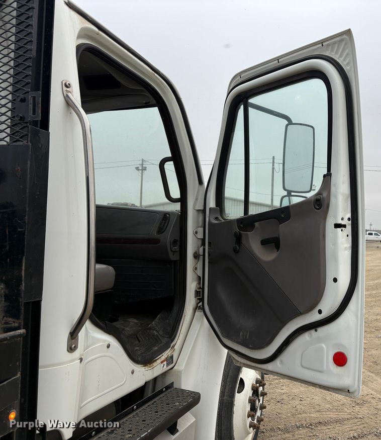 image for item EC8159 2012 Freightliner Business Class M2 flatbed truck