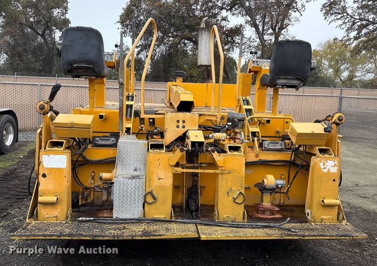 image for item EC8173 1999 Blaw-Knox PF-5510 paver