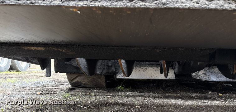 image for item EC8173 1999 Blaw-Knox PF-5510 paver