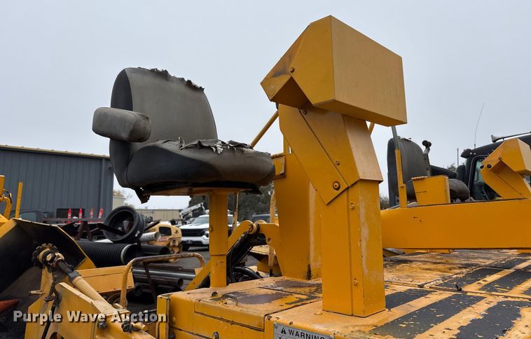 image for item EC8173 1999 Blaw-Knox PF-5510 paver