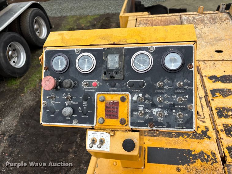 image for item EC8173 1999 Blaw-Knox PF-5510 paver