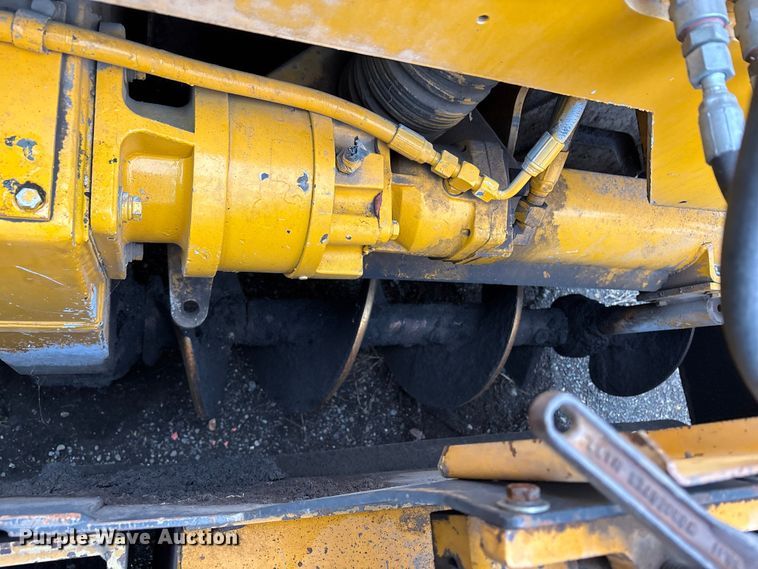 image for item EC8173 1999 Blaw-Knox PF-5510 paver