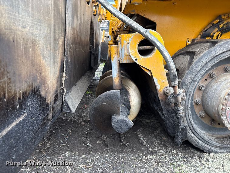 image for item EC8173 1999 Blaw-Knox PF-5510 paver