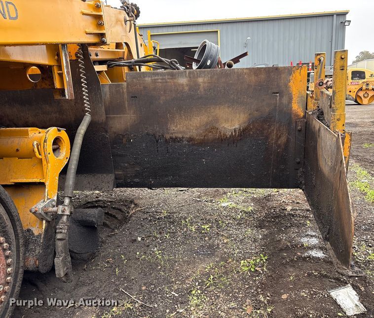 image for item EC8173 1999 Blaw-Knox PF-5510 paver