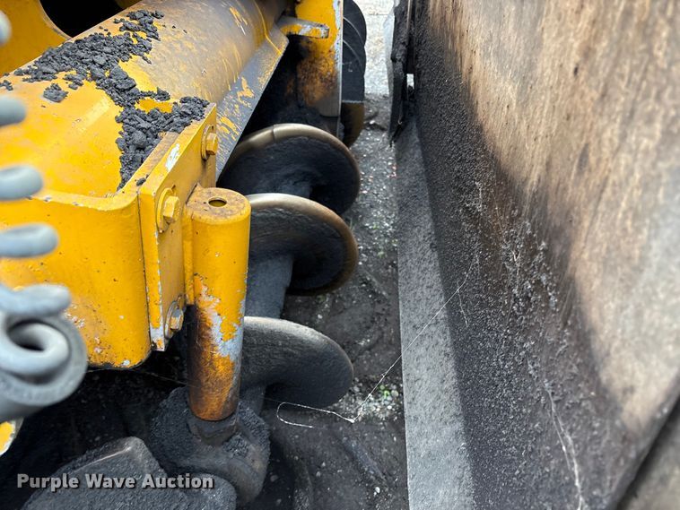 image for item EC8173 1999 Blaw-Knox PF-5510 paver