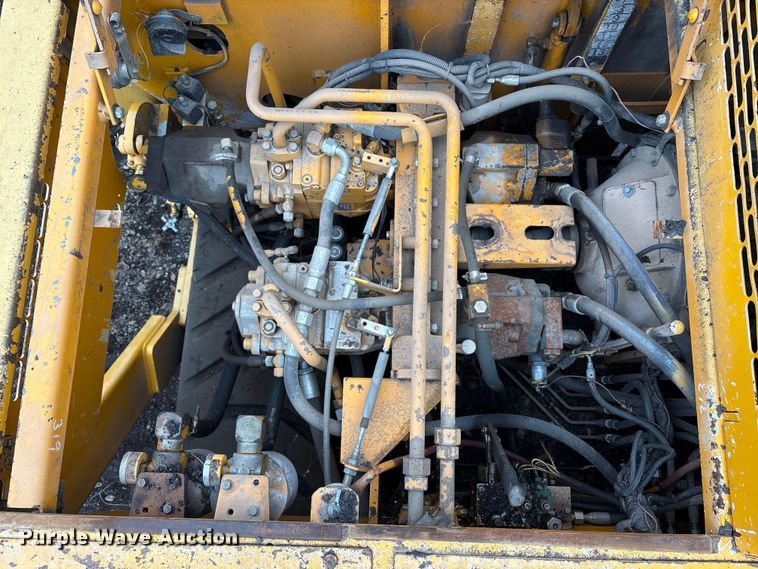 image for item EC8173 1999 Blaw-Knox PF-5510 paver