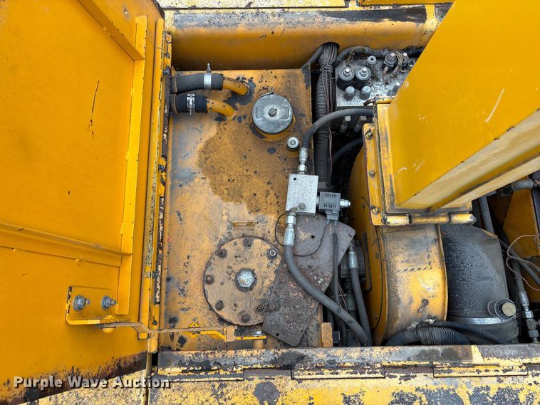 image for item EC8173 1999 Blaw-Knox PF-5510 paver