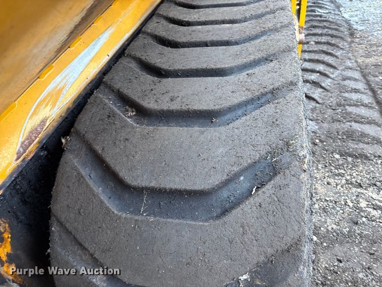 image for item EC8173 1999 Blaw-Knox PF-5510 paver