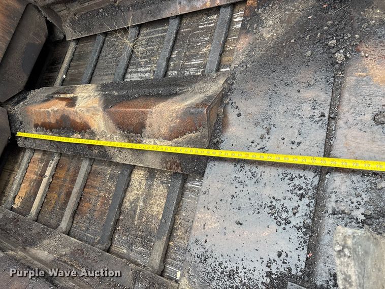 image for item EC8173 1999 Blaw-Knox PF-5510 paver