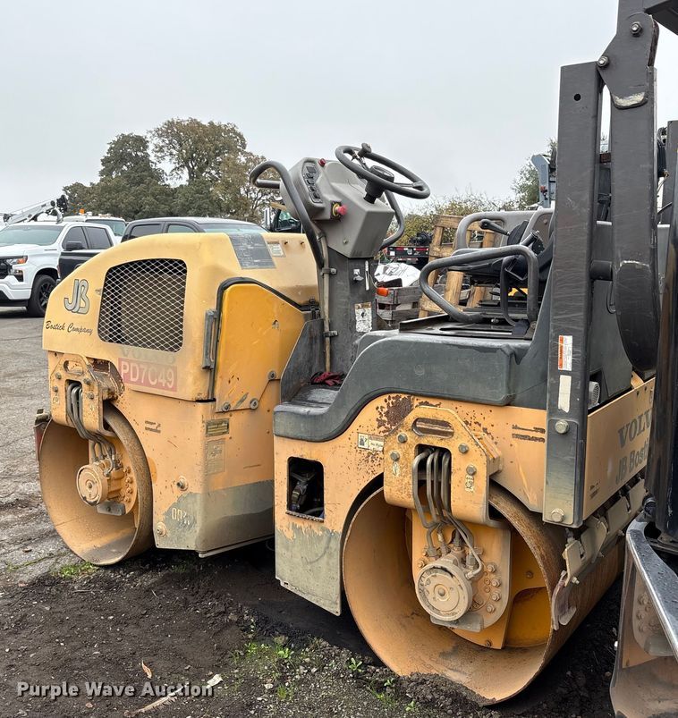 image for item EC8174 Volvo DD31HF double drum vibratory roller