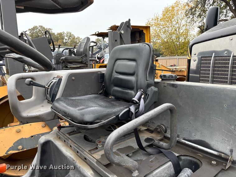 image for item EC8174 Volvo DD31HF double drum vibratory roller