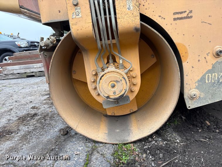 image for item EC8174 Volvo DD31HF double drum vibratory roller