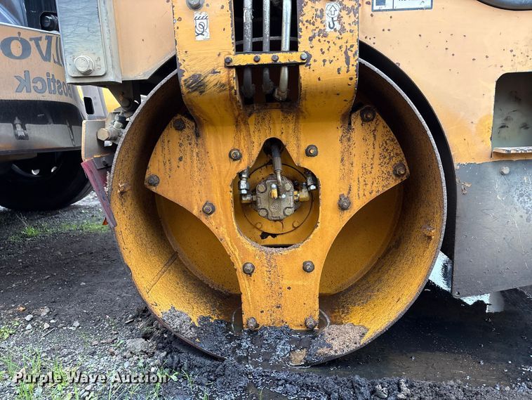 image for item EC8174 Volvo DD31HF double drum vibratory roller