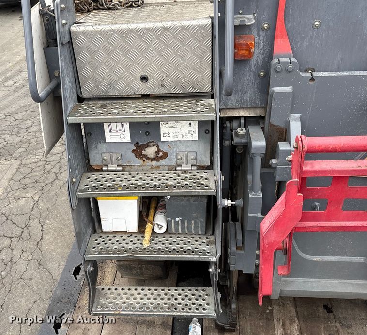 image for item EC8176 2008 Wirtgen W120F milling machine