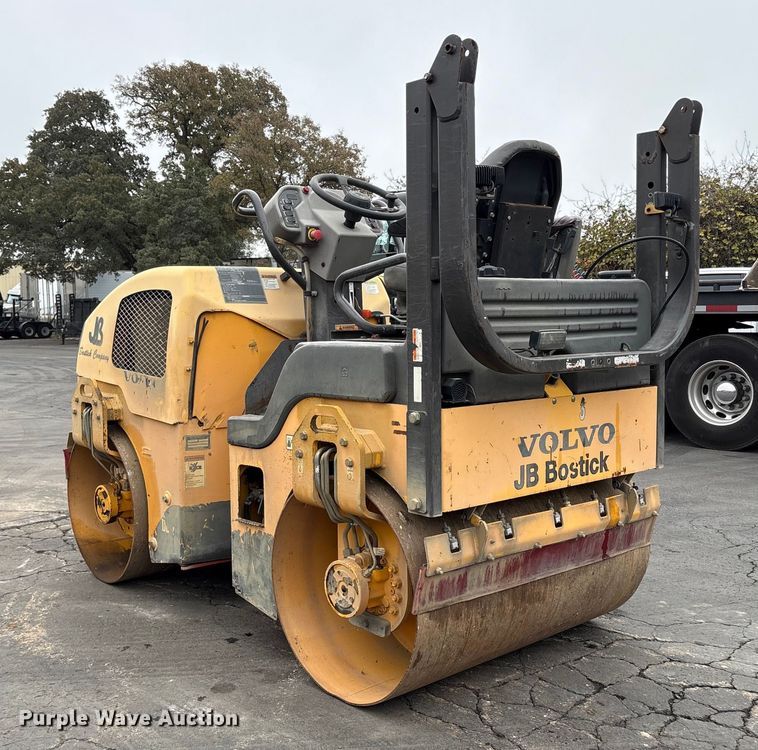 image for item EC8177 2013 Volvo DD31HF double drum vibratory roller