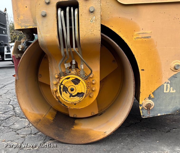 image for item EC8177 2013 Volvo DD31HF double drum vibratory roller